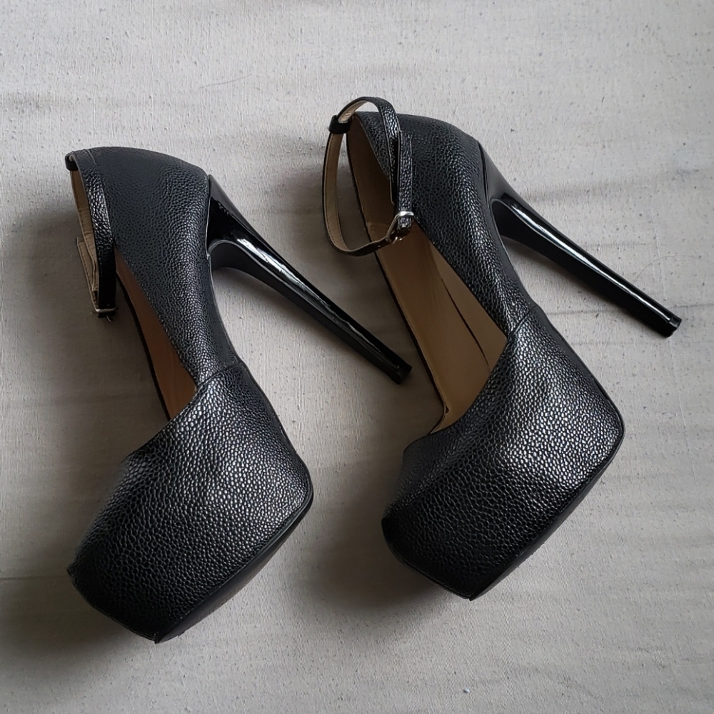 Black Heels - Picture 3 of 5